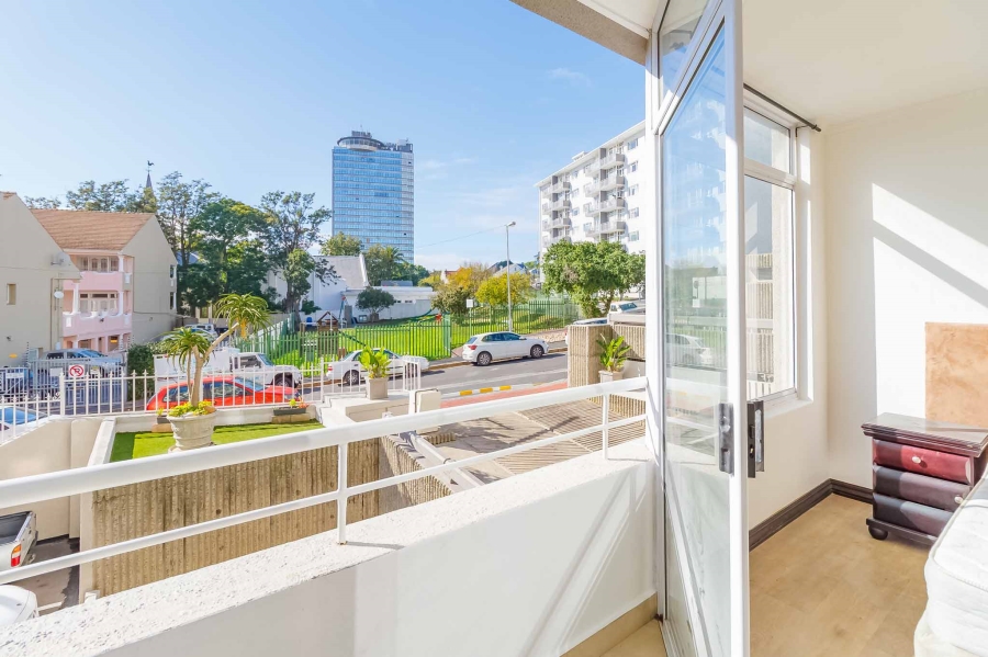 To Let 2 Bedroom Property for Rent in Sea Point Western Cape